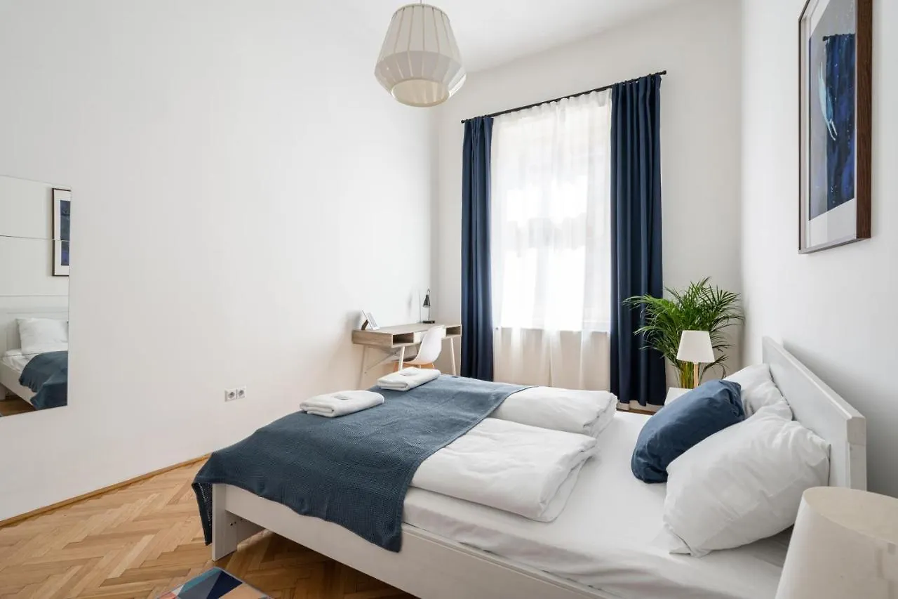 Sunny Colors Apartment 布达佩斯