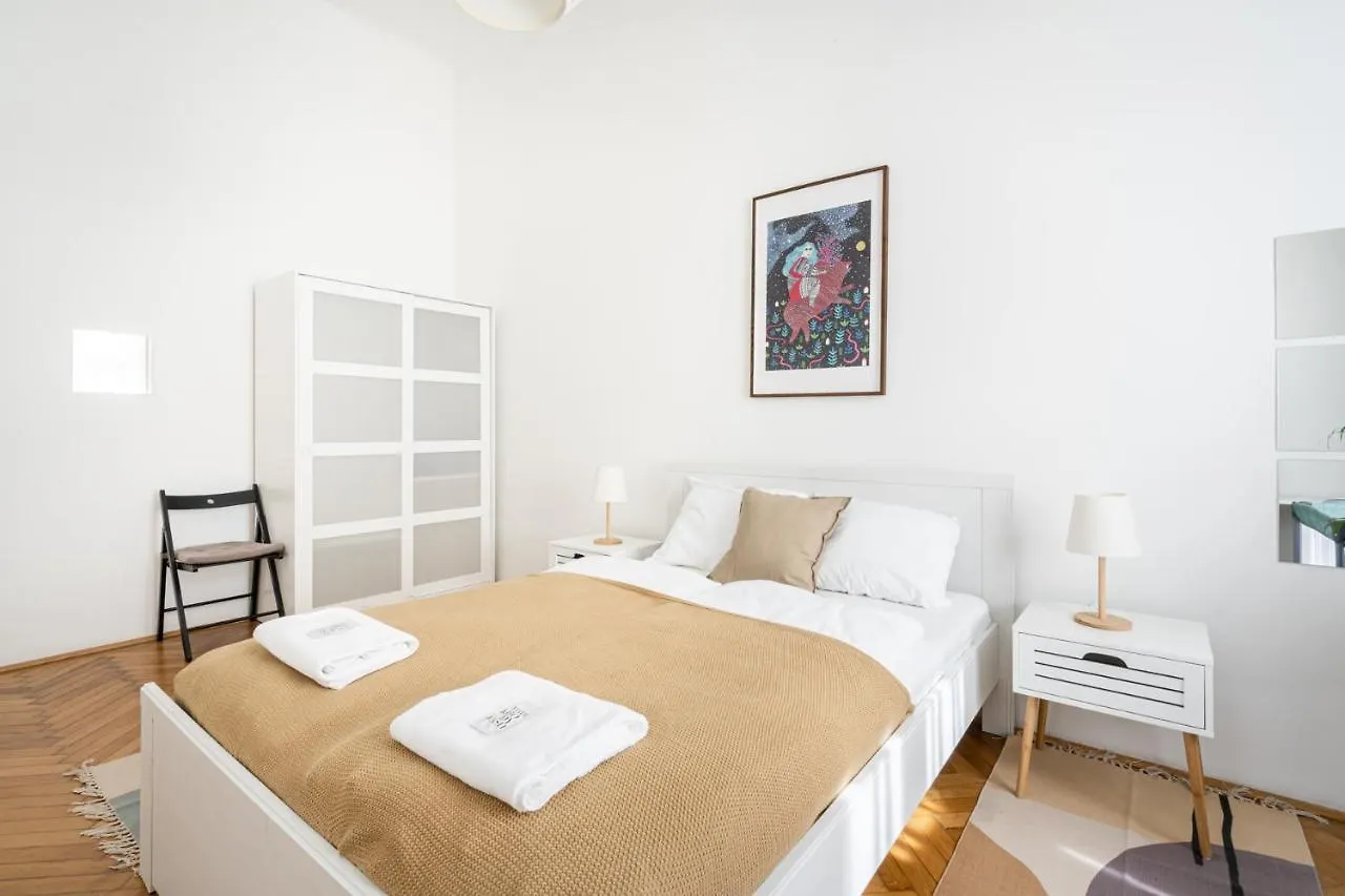 Sunny Colors Apartment 布达佩斯