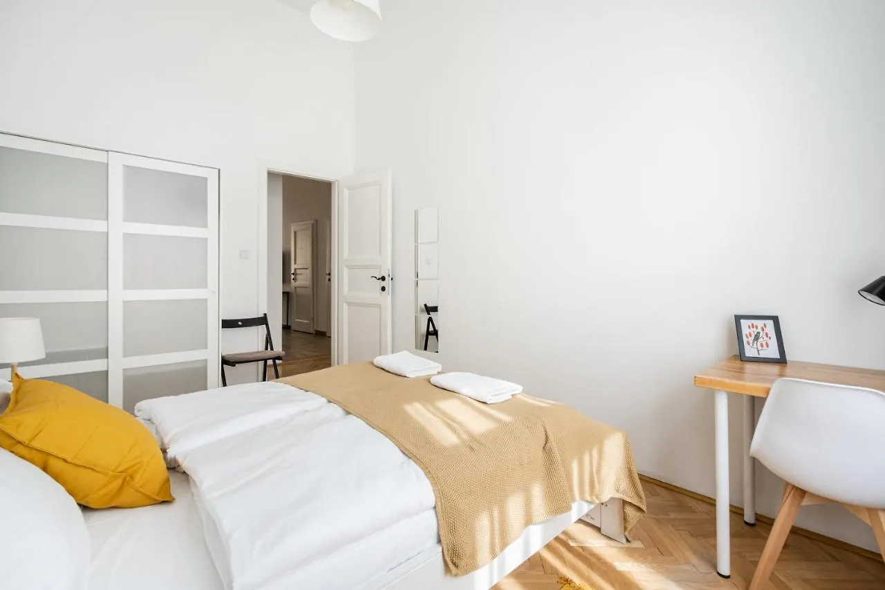 Sunny Colors Apartment 布达佩斯