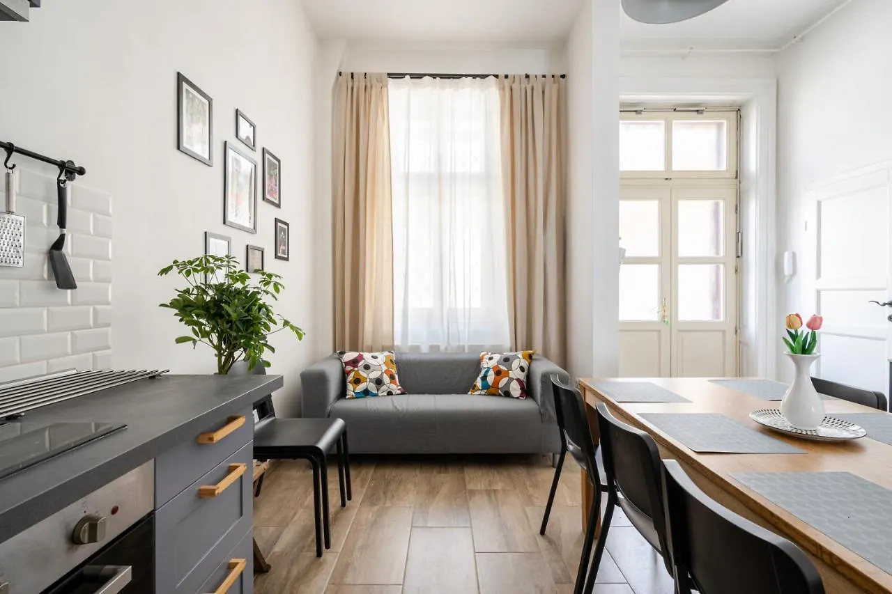 Sunny Colors Apartment 布达佩斯