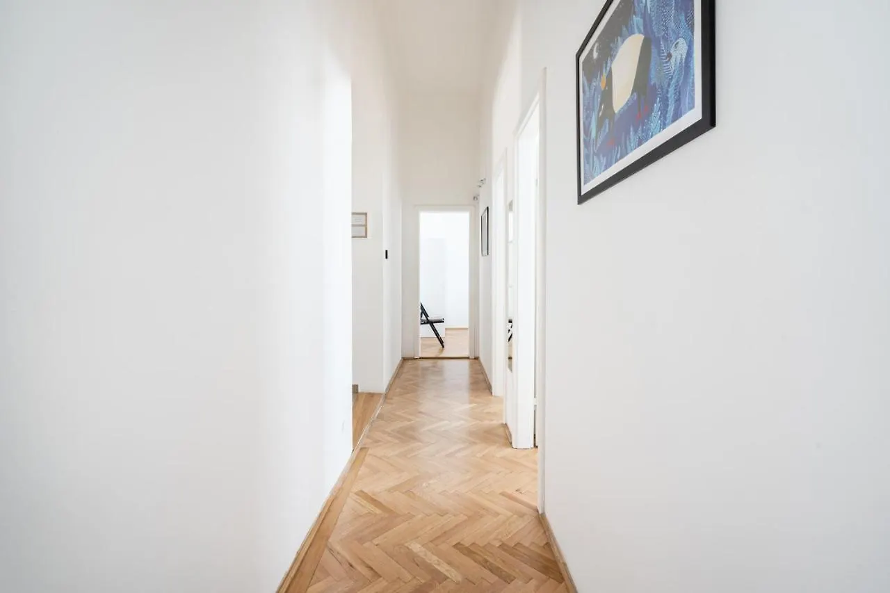 Sunny Colors Apartment 布达佩斯 0*,