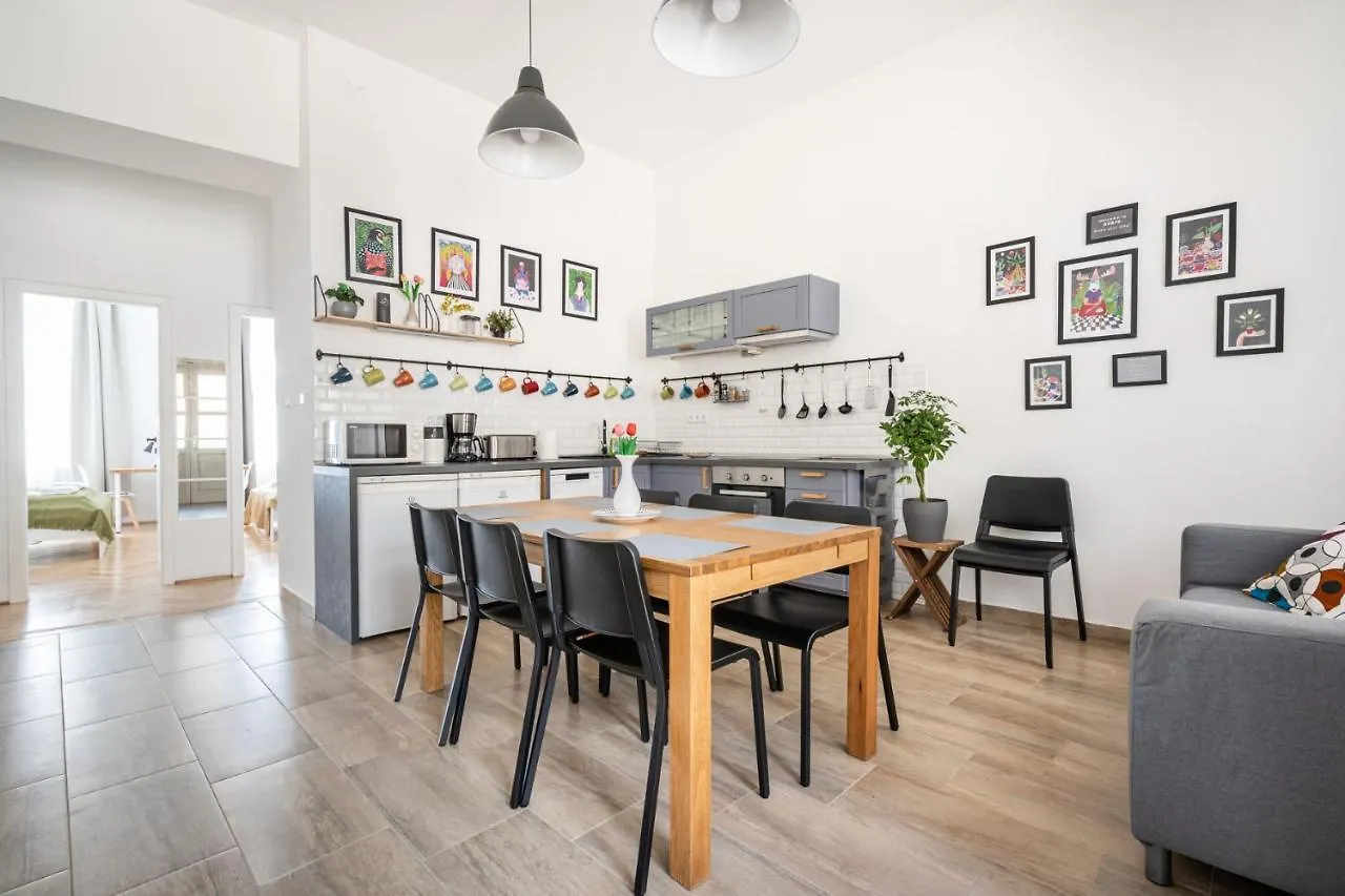 Sunny Colors Apartment 布达佩斯