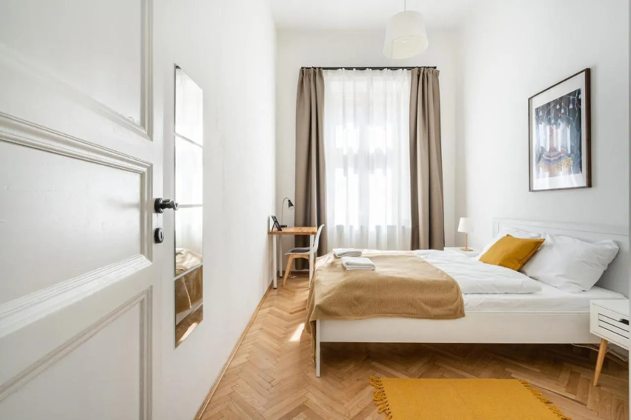 Sunny Colors Apartment 布达佩斯