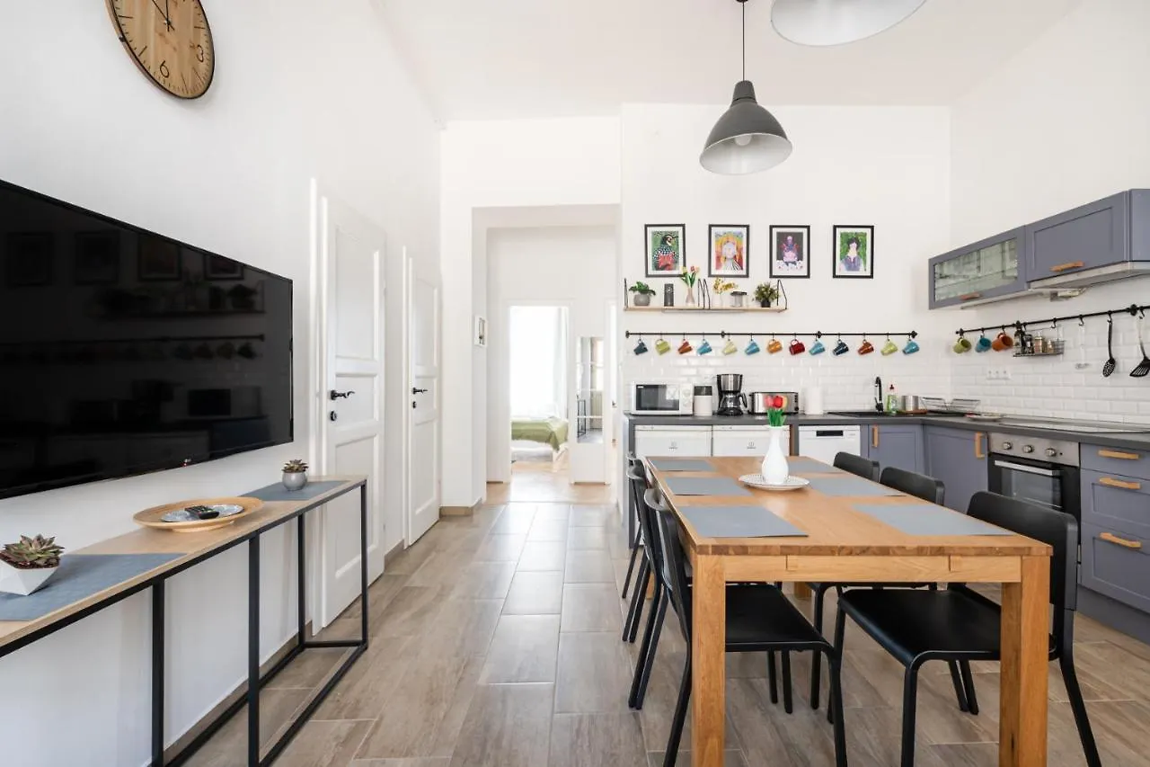 Sunny Colors Apartment 布达佩斯